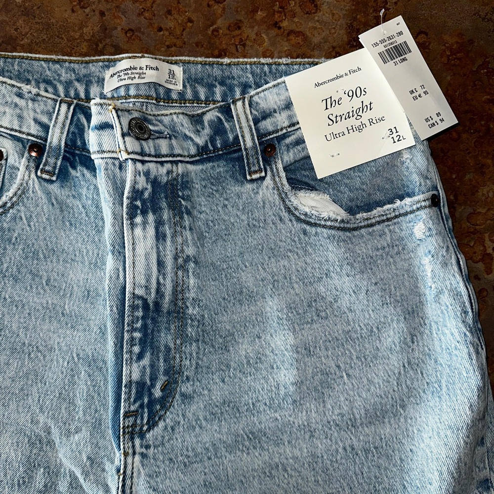 Abercrombie Ultra High Rise 90s Straight Jean